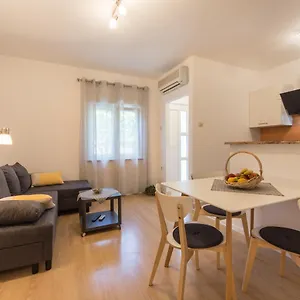  Apartment Piccola Pineta Kroatien